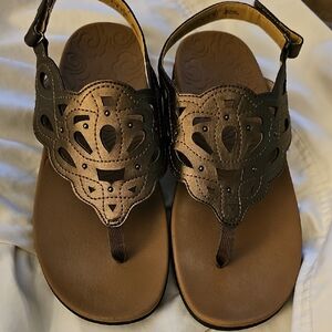 Rockport Brown Laser-Cut Leather Thong Sandals